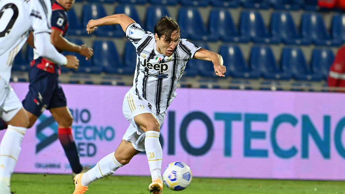 Federico Chiesa sprinting during a Juventus match, showing dynamic attacking movement