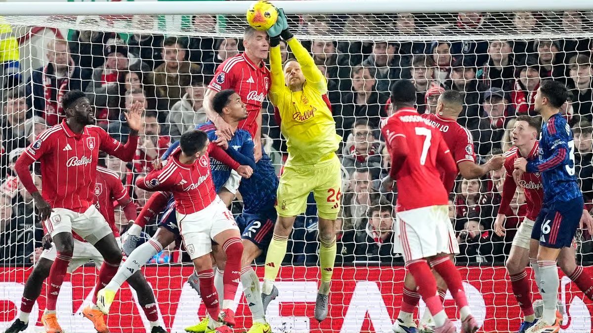 Arsenal attack in open play at the City Ground stadium