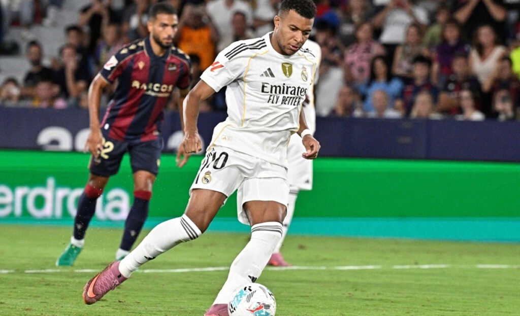 Mbappé strikes a penalty as goalkeeper dives during LaLiga match