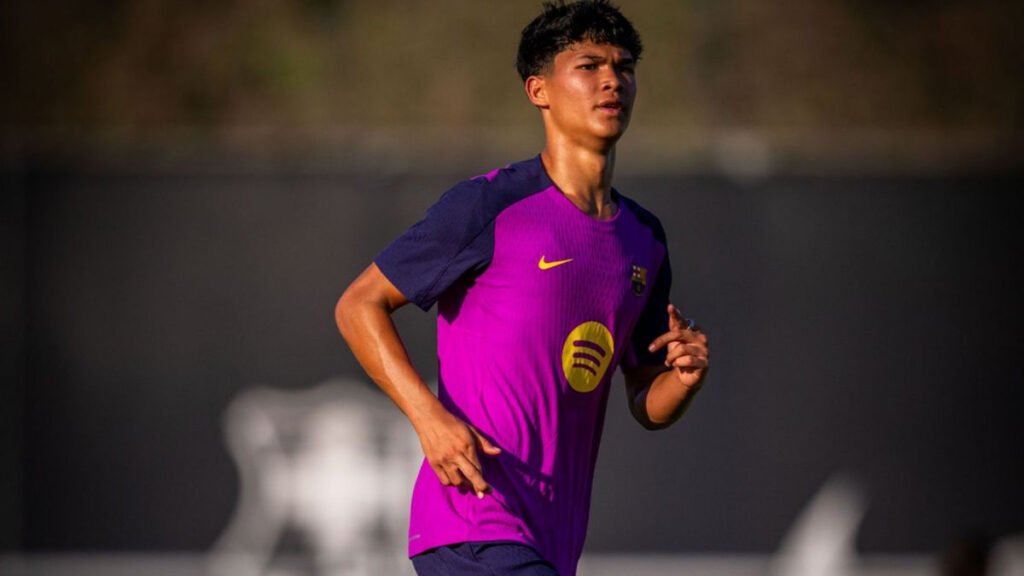 Young midfielder trains with first-team squad during a Barcelona session