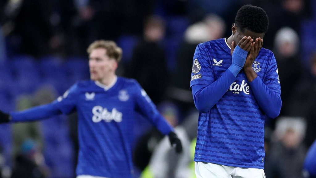 Everton defenders looking frustrated