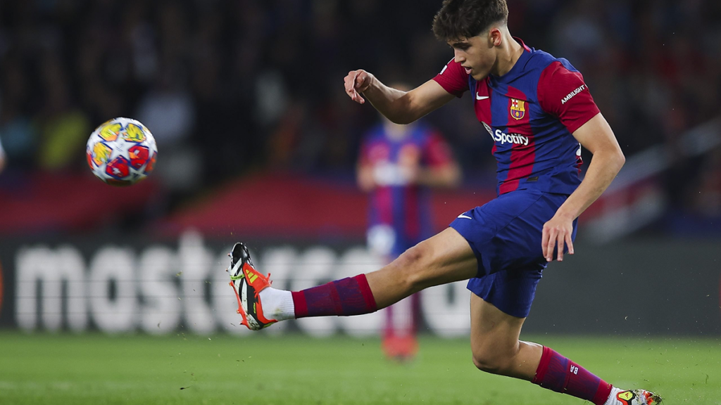 Pau Cubarsí controlling the ball during a Barcelona match