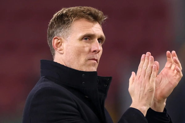 Darren Fletcher focused on the touchline during Manchester United match