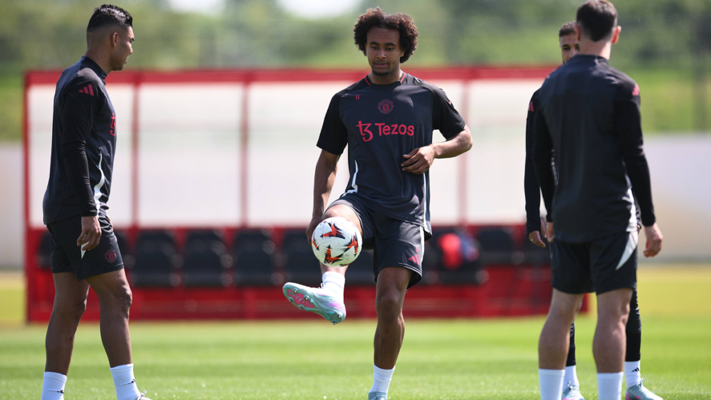 Manchester United players in training session at club facility