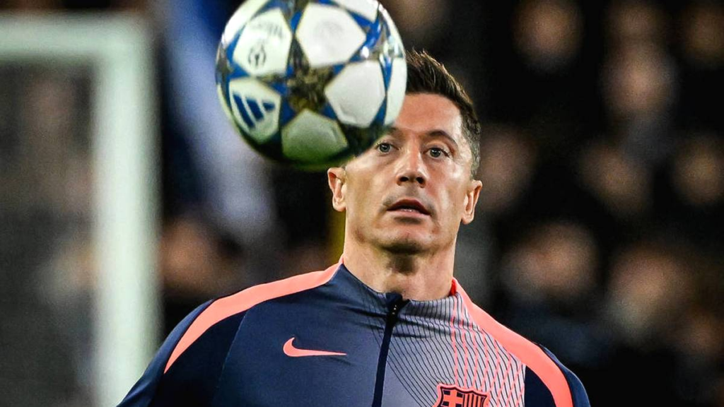 Robert Lewandowski warming up with the ball before the match