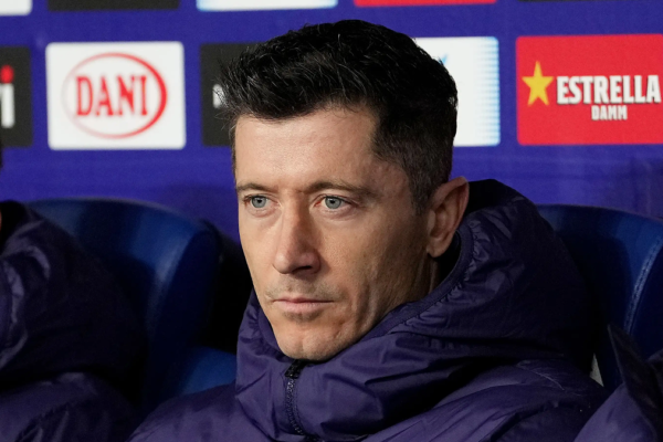 Robert Lewandowski sitting on Barcelona's bench during the Super Cup match against Athletic