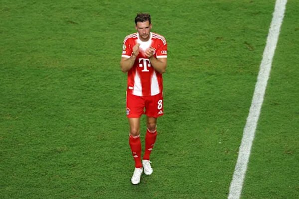 Goretzka applauds fans in Bayern kit after a match