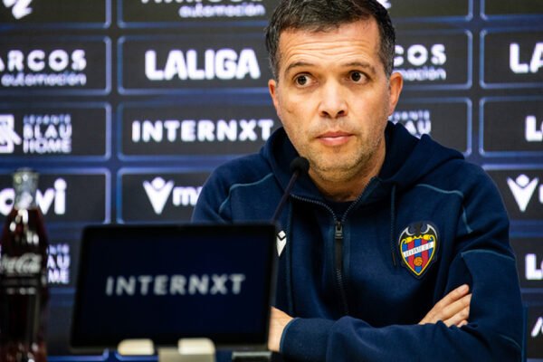 Levante head coach Luís Castro during a media appearance.